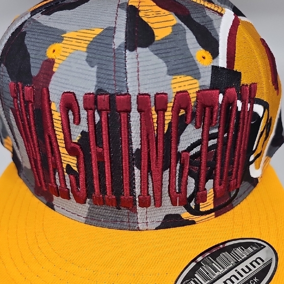 Washington Camo Snapback Hat - Picture 4 of 6